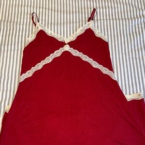 Chic Red Lace-Accent Chemise